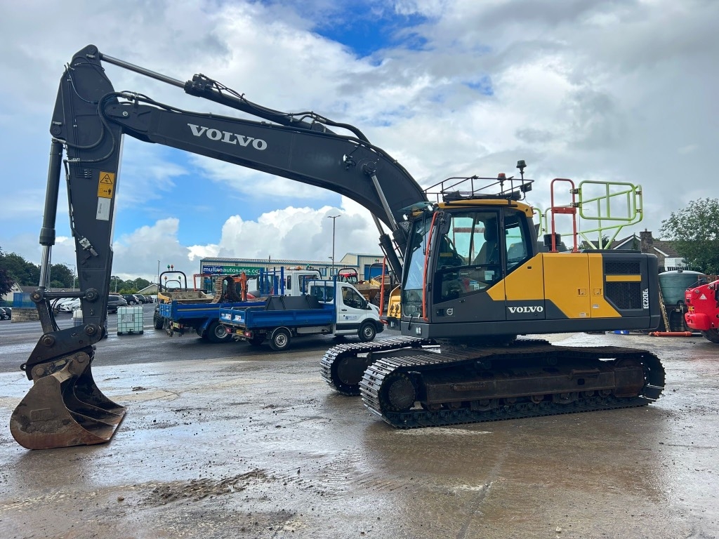 Volvo EC220 EL ( Rotational Piping / New Undercarriage )