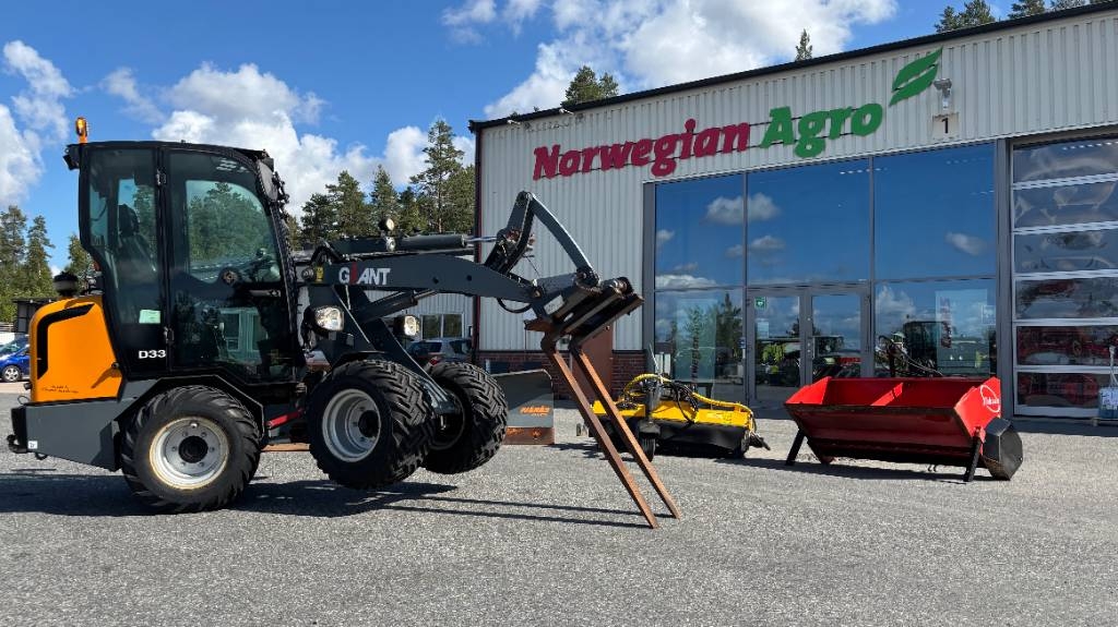Chargeuse multifonction GiANT D337T minilaster med V-plog. strøkasse, skuffe++ — occasion 2014, 170 h