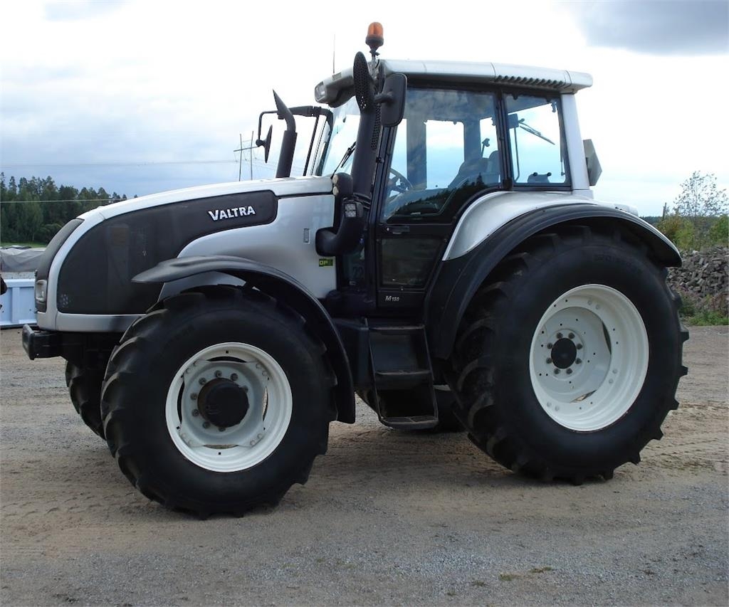 Valtra M150-4