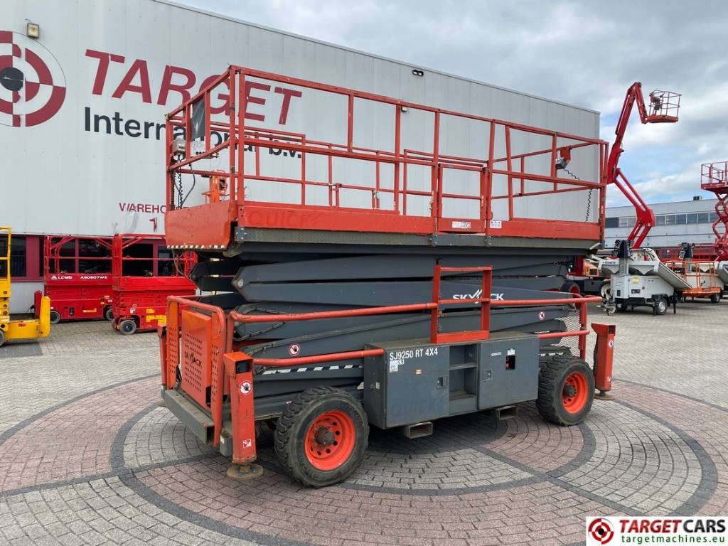 SkyJack SJ9250 RT Diesel Scissor Work Lift 1720cm