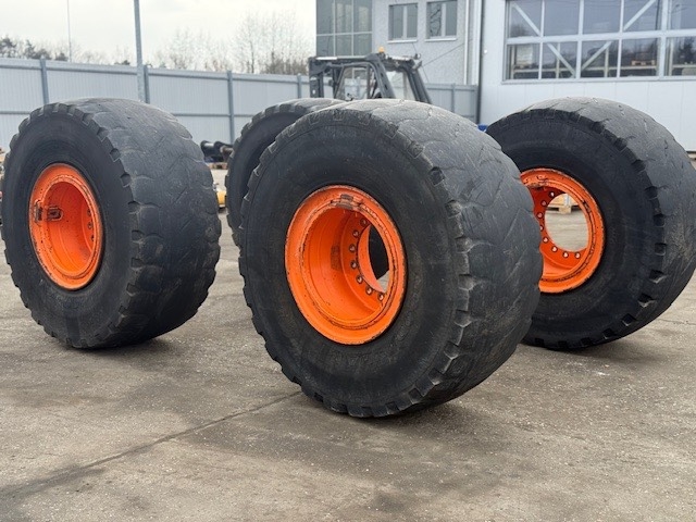 Doosan DL 300-5 KOŁA KOMPLET