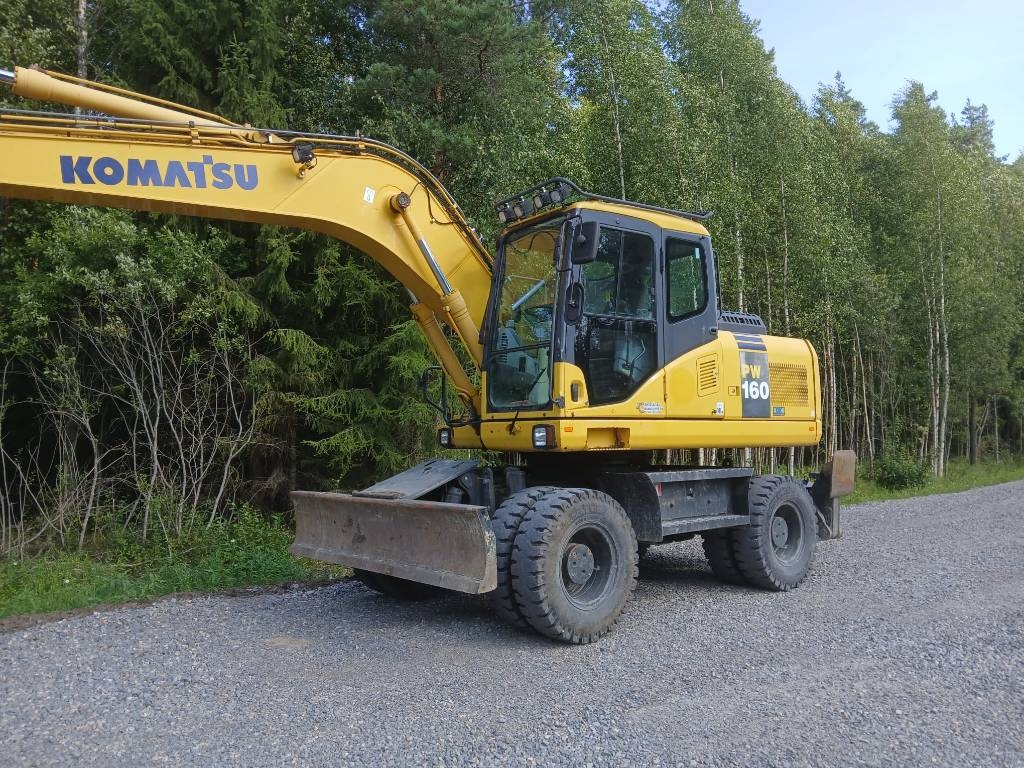 Pelle sur pneus Komatsu PW 160-7 — occasion 2011, 10 600 h