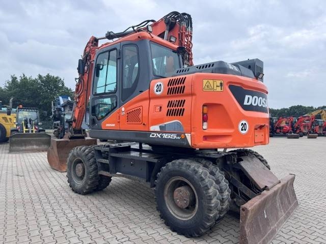 Pelle sur pneus Doosan DX 165 W-5 — occasion 2017, 4 996 h