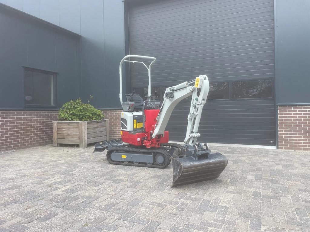 Takeuchi TB 210 R mini graafmachine - lease vanaf 325,- Kub