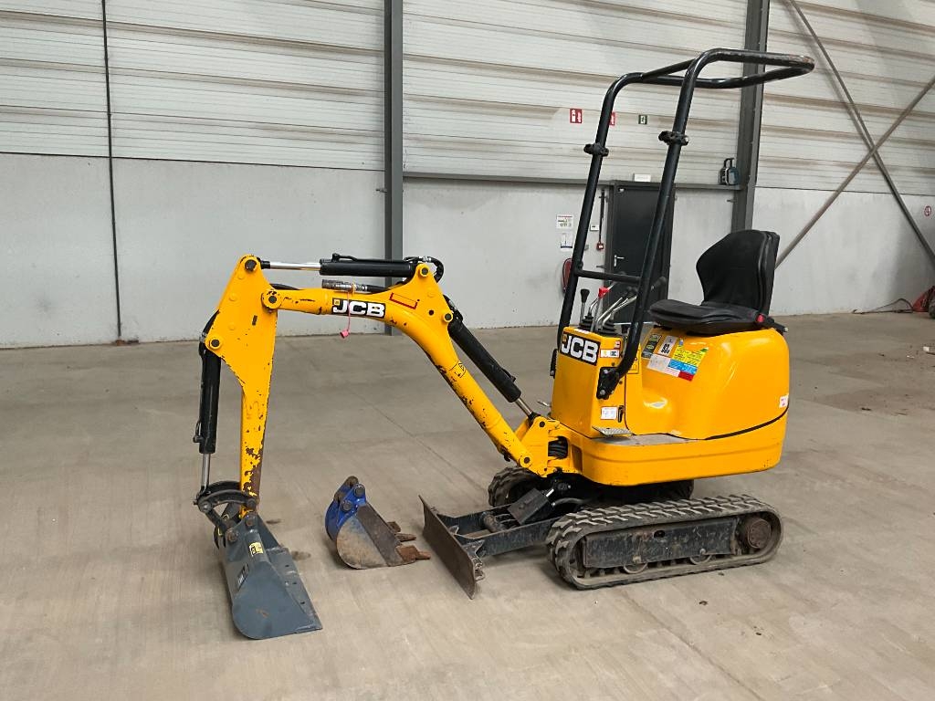 JCB 8008