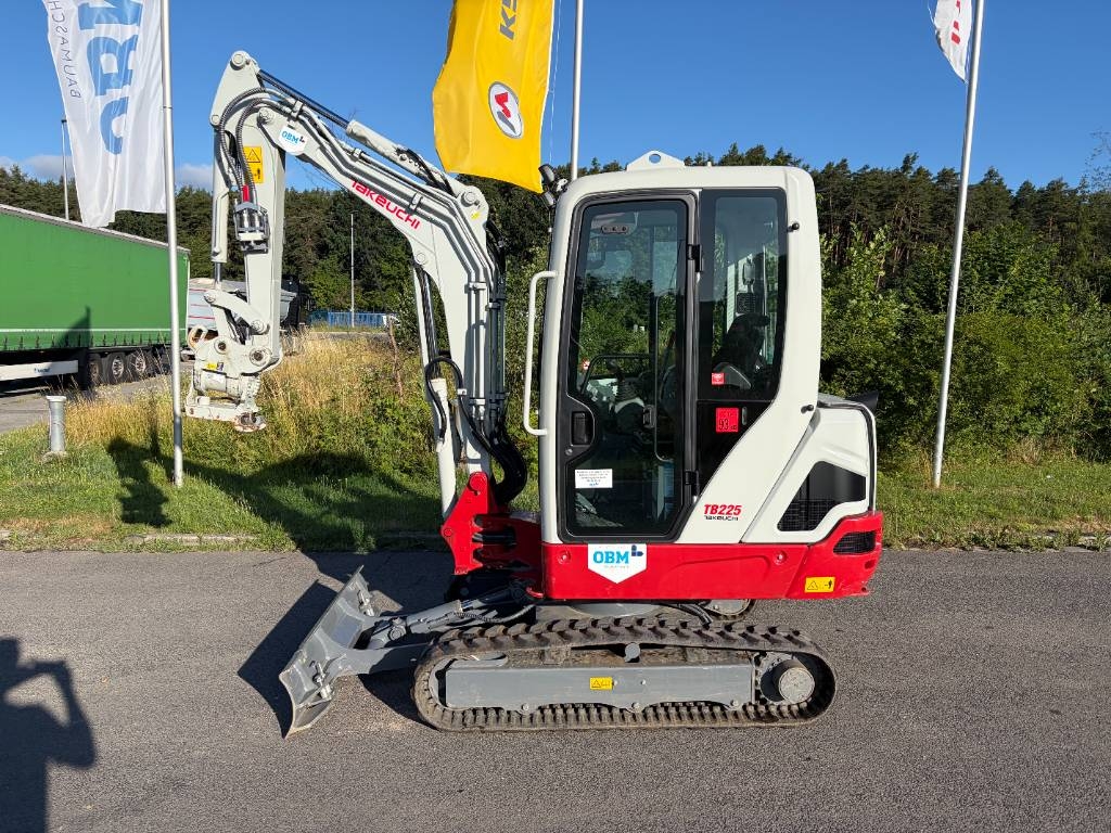 Mini-pelle Takeuchi TB 225 — occasion 2025, 250 h