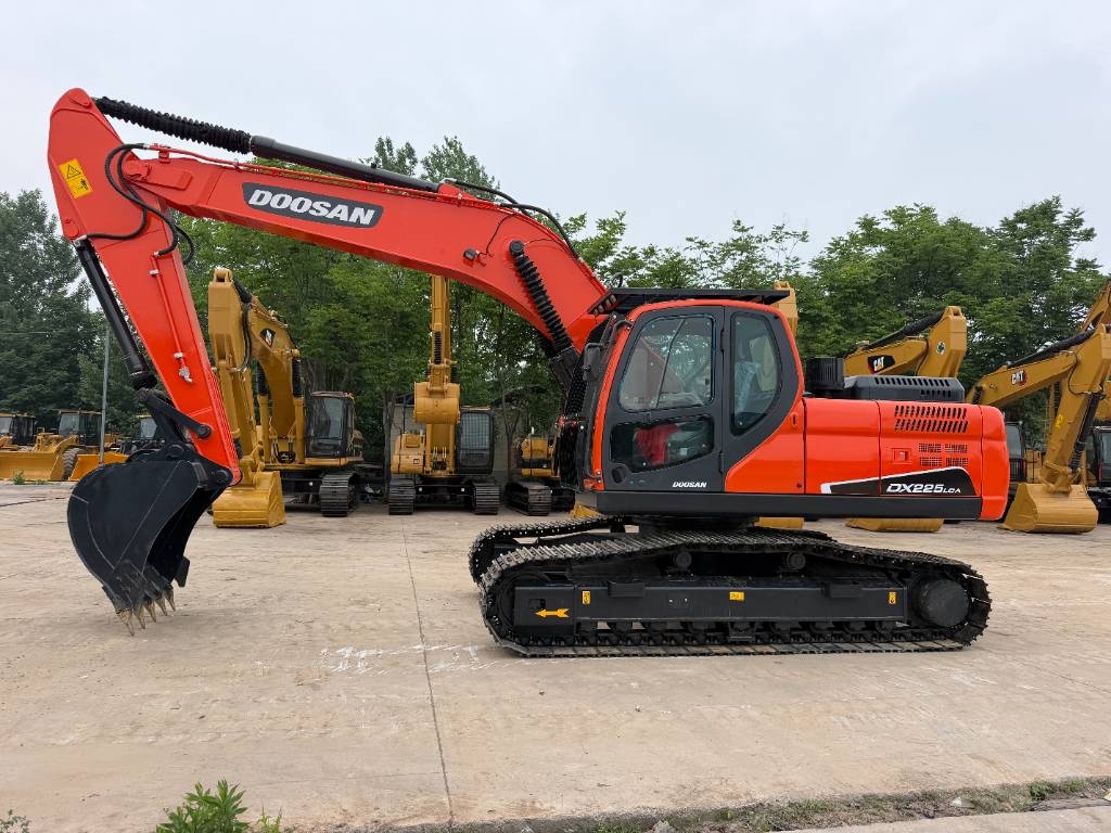 Pelle sur chenilles Doosan DX 225 — occasion 2023, 1 650 h