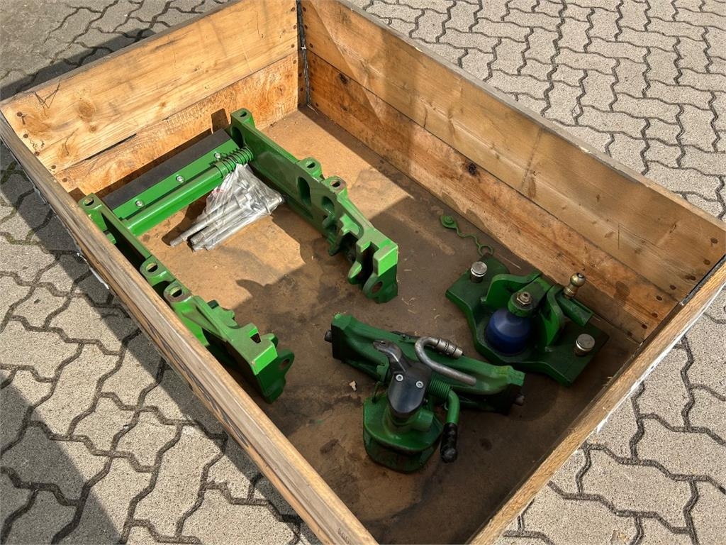 John Deere 3-in-1 Anhängebock 390 mm - K80 & automatische AHK