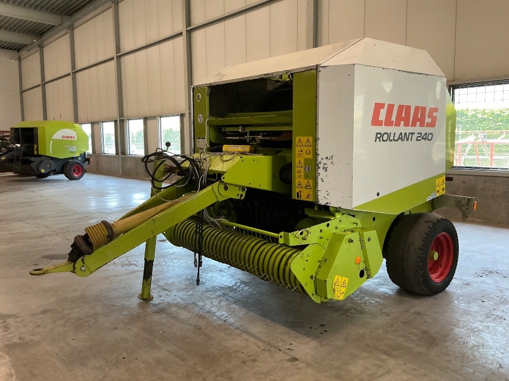 CLAAS Rollant 240