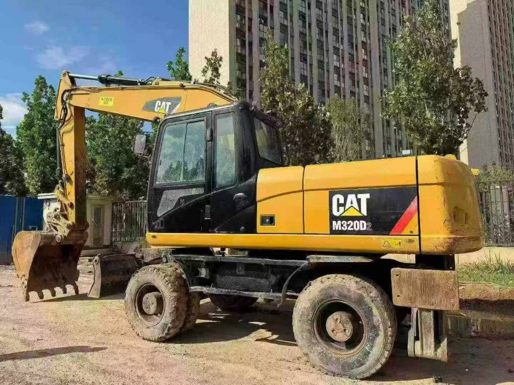 Pelle sur pneus Caterpillar M320D — occasion 2016, 6 200 h