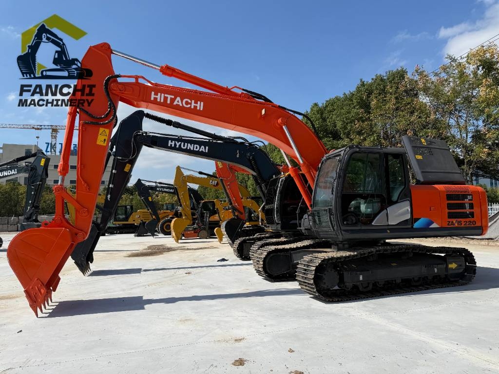 Pelle sur chenilles Hitachi 210 — occasion 2025, 600 h