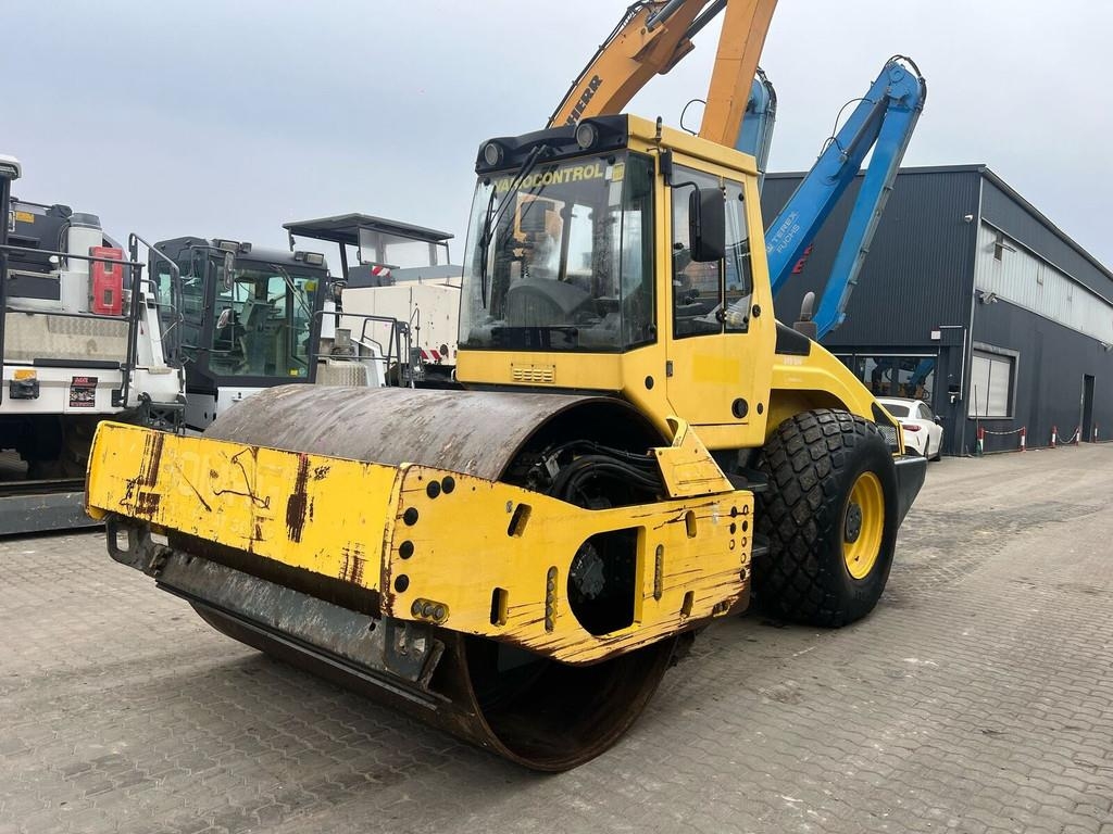 Rouleau monocylindre Bomag BW 213 DH-4 — occasion 2011, 7 255 h
