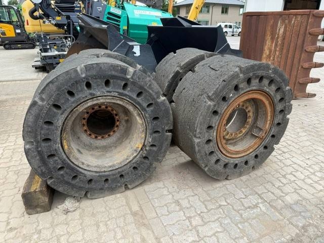 Pneu, roue et jante sonstige Brawler Solid Flex 20.5R25 Vollgummireife — occasion