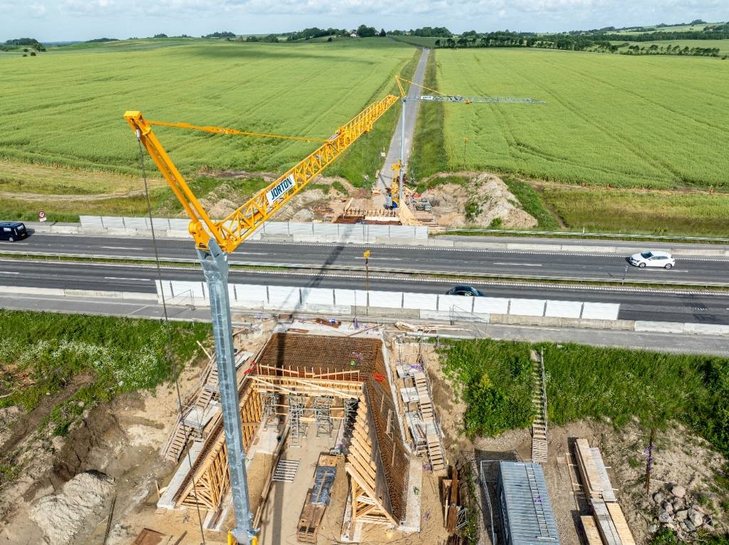 Montalift selvkørende tårnkran Montalift M32-4WDS