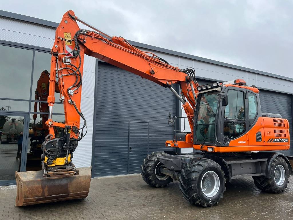 Doosan DX 140 W-3