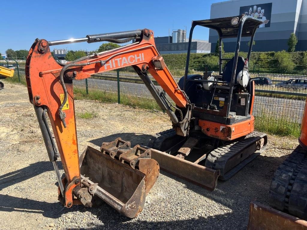 Hitachi ZX26U