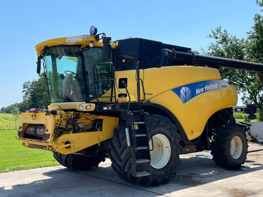 New Holland CR 980 combine