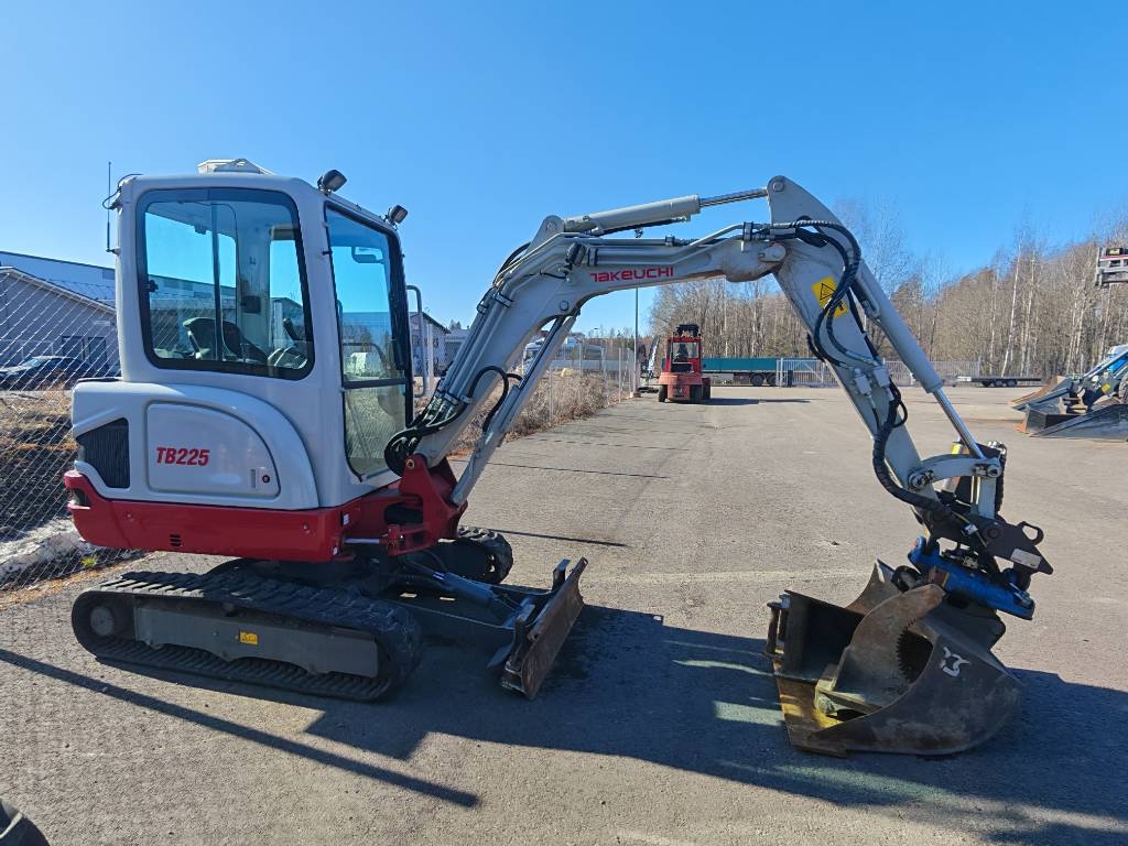 Takeuchi TB 225