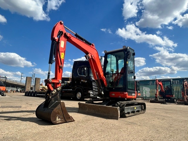 Kubota U 27-4