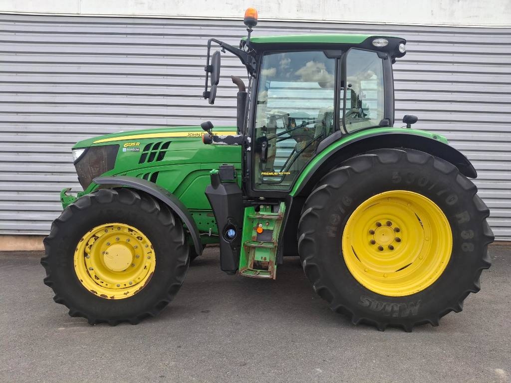 John Deere 6135R