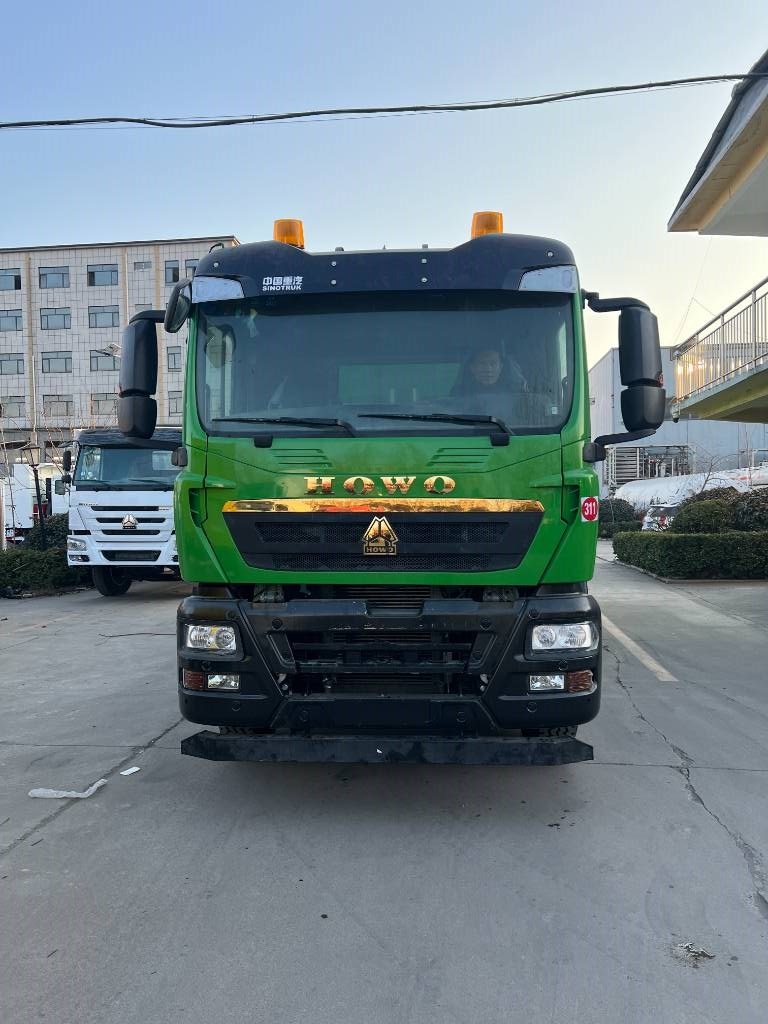 Sinotruk HOWO NX 8*4