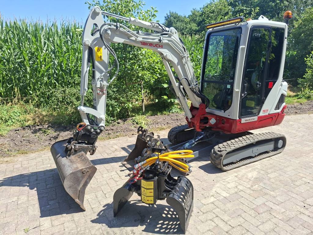 Takeuchi TB 225