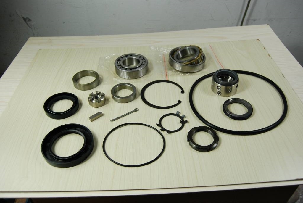 Cummins KTA38 diesel engine water pump repair kit