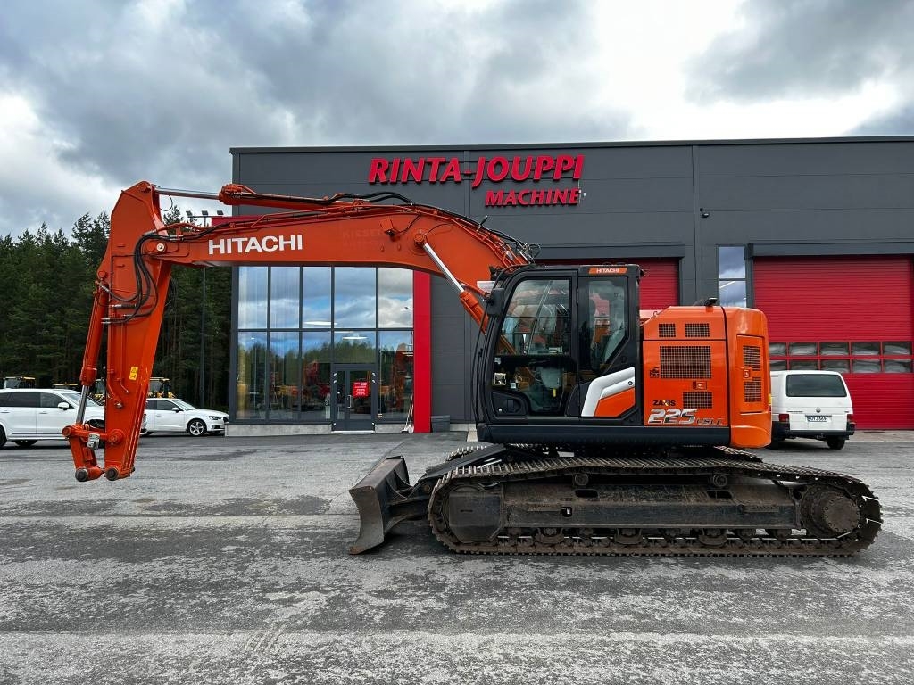 Hitachi ZX 225 US-7 /Myyty, Sold