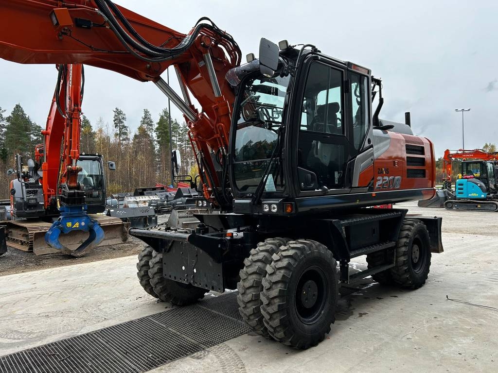 Hitachi ZX 220 W-7 / Rasvari, Stage V, Pienet tunnit kuva 2