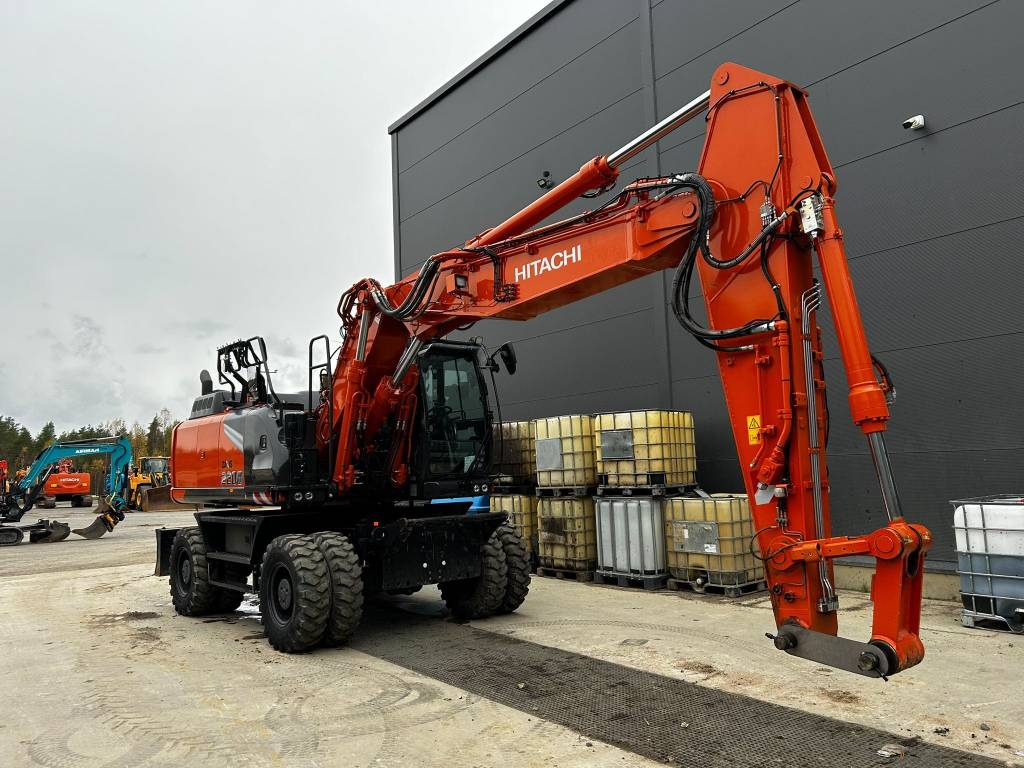 Hitachi ZX 220 W-7 / Rasvari, Stage V, Pienet tunnit