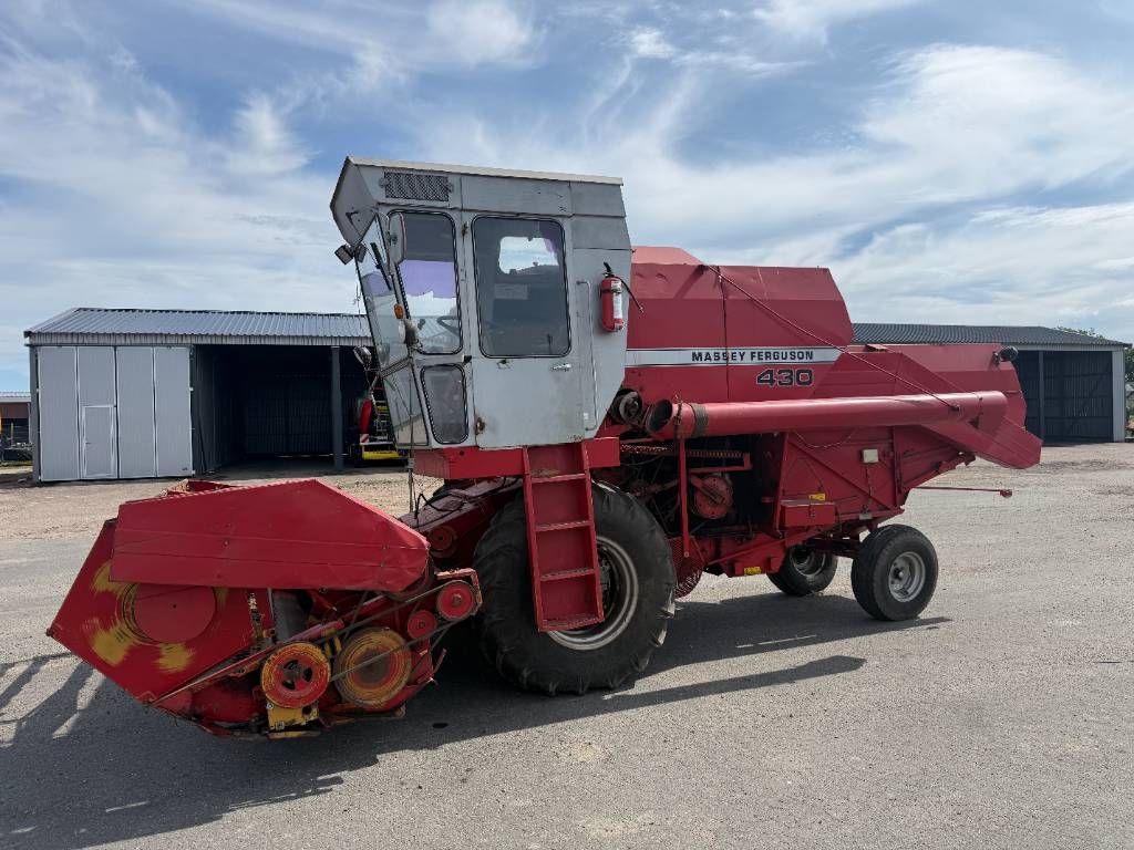 Massey Ferguson 430 tröska