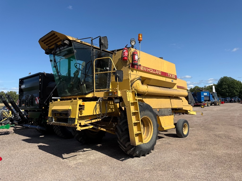 New Holland TX 30 15”