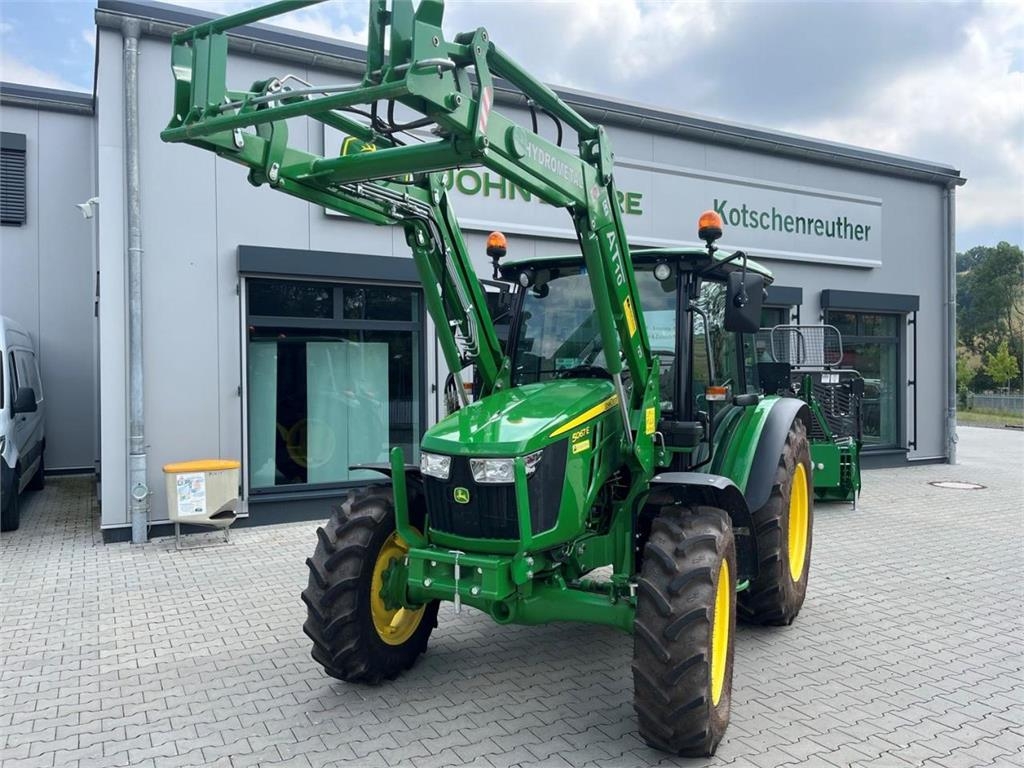John Deere 5067E