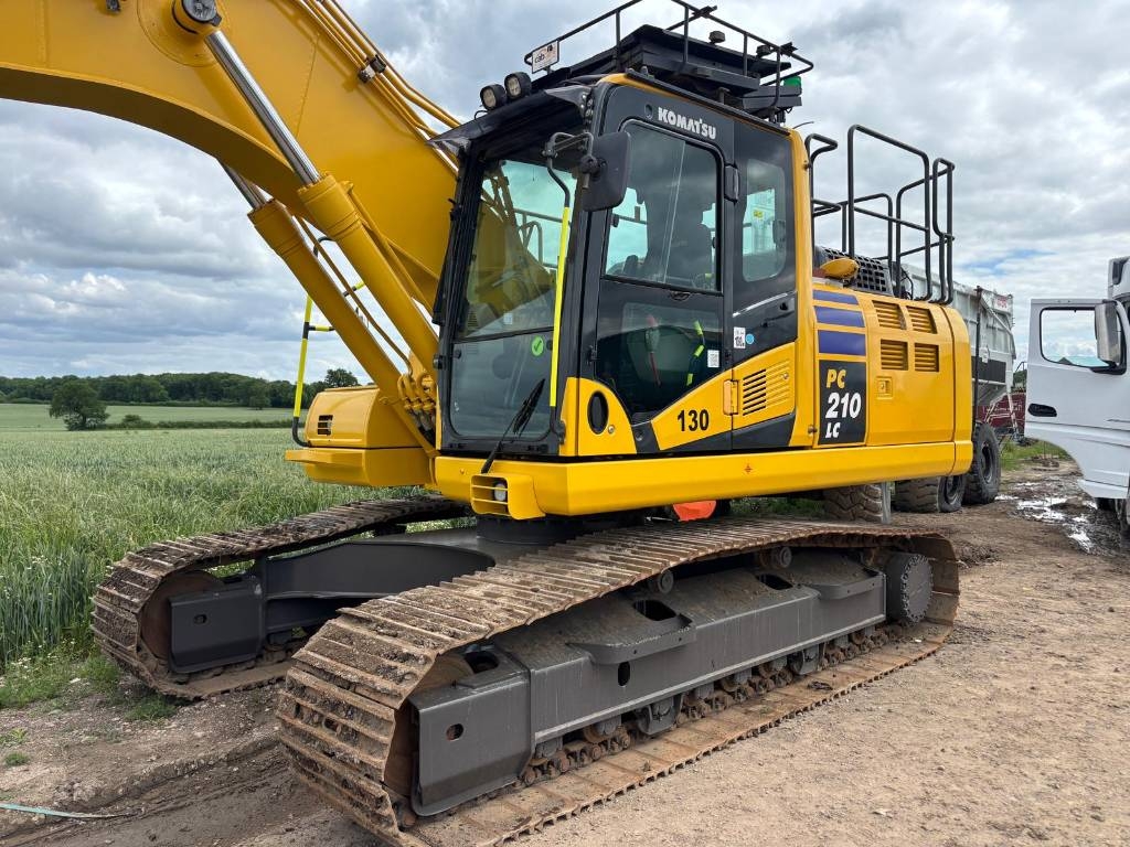 Komatsu PC 210