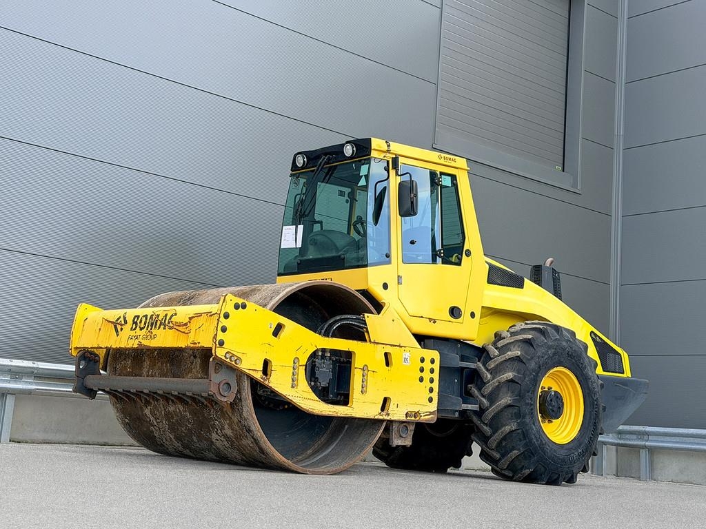 Rouleau monocylindre Bomag BW 213 DH-4i — occasion 2016, 3 553 h