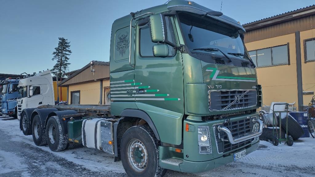 Volvo FH16 8x4 kippaavat konttilaitteet