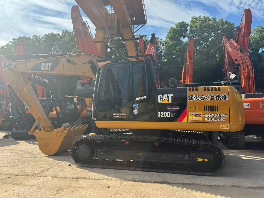 CAT 320D2L
