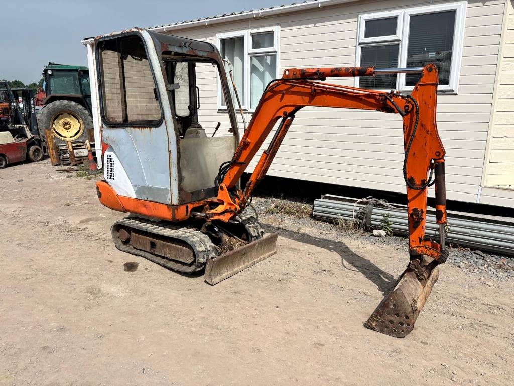 Hitachi EX 15 mini digger