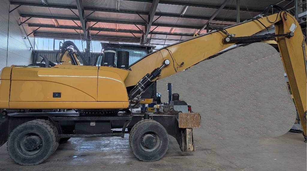 Pelle de manutention Caterpillar 318D MH — occasion 2012, 14 000 h