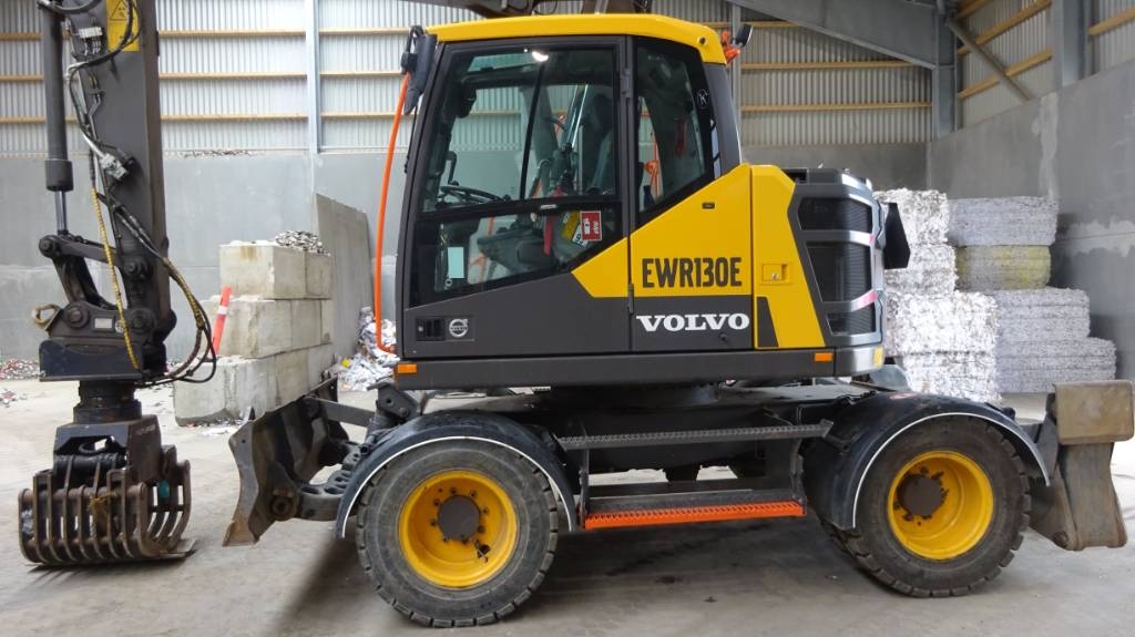 Pelle sur pneus Volvo EWR 130 E — occasion 2021, 4 400 h