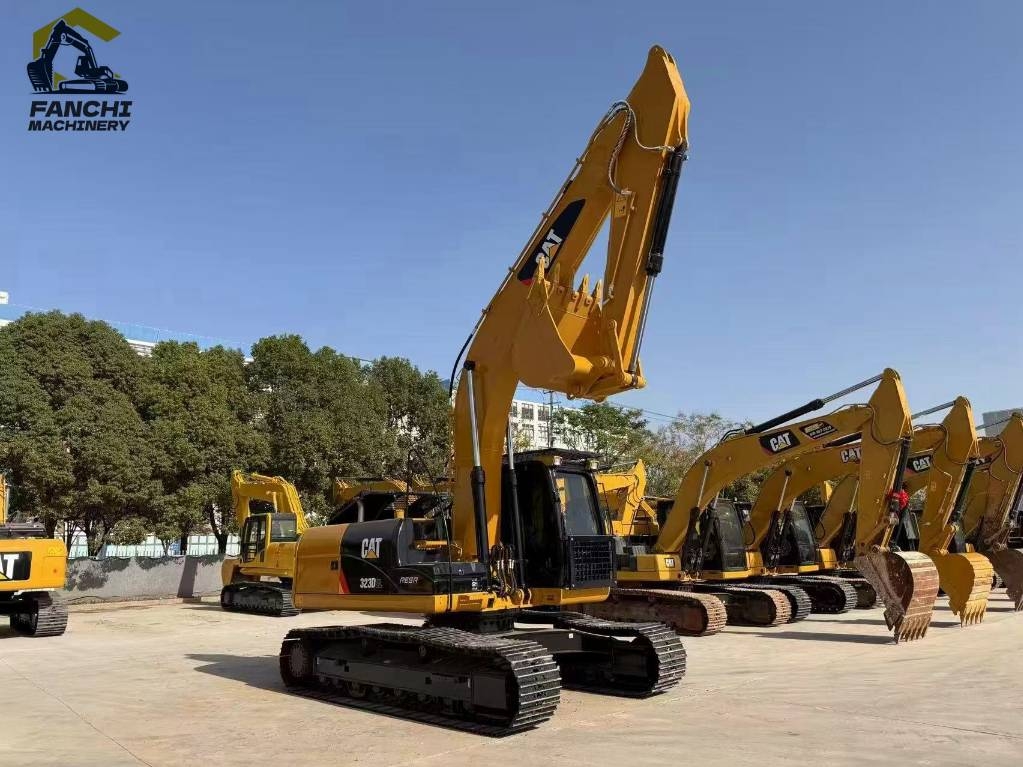CAT 323D2L