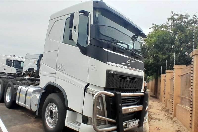 Volvo FMX(4) 440 6Ã—4 SLEEP H/RED