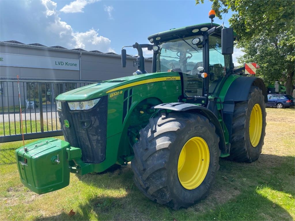 John Deere 8320R