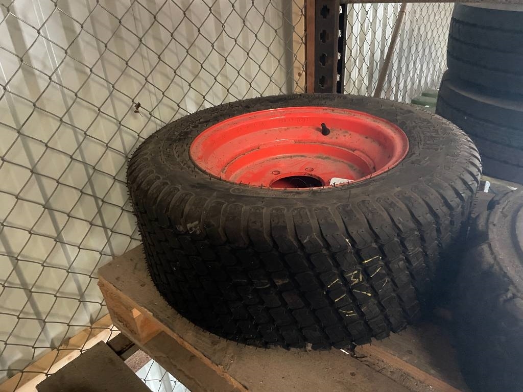 Multi-Trac Titan 27x10.50-15 till toolcat