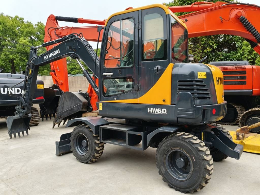 Mini-pelle Hyundai HW60 — occasion 2018, 4 700 h