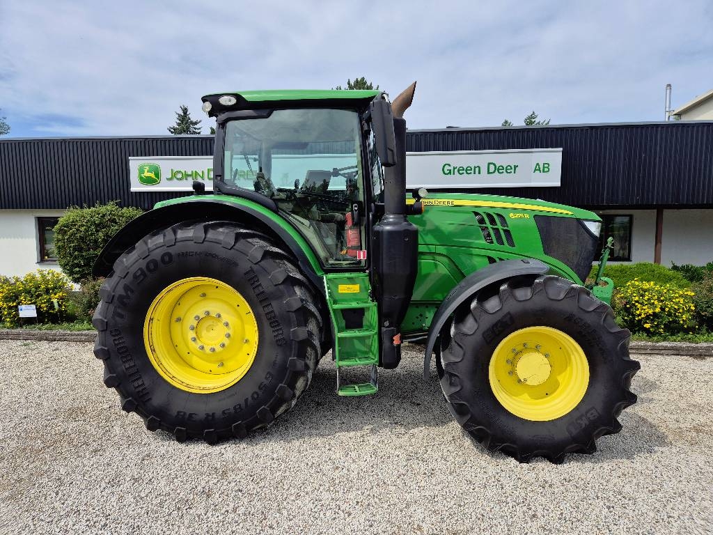 John Deere 6215R
