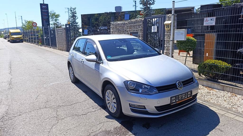 Voiture Volkswagen Golf VII 1.6 TDI 4MOTION, Allrad, Webasto, 1. Hand — occasion 2015