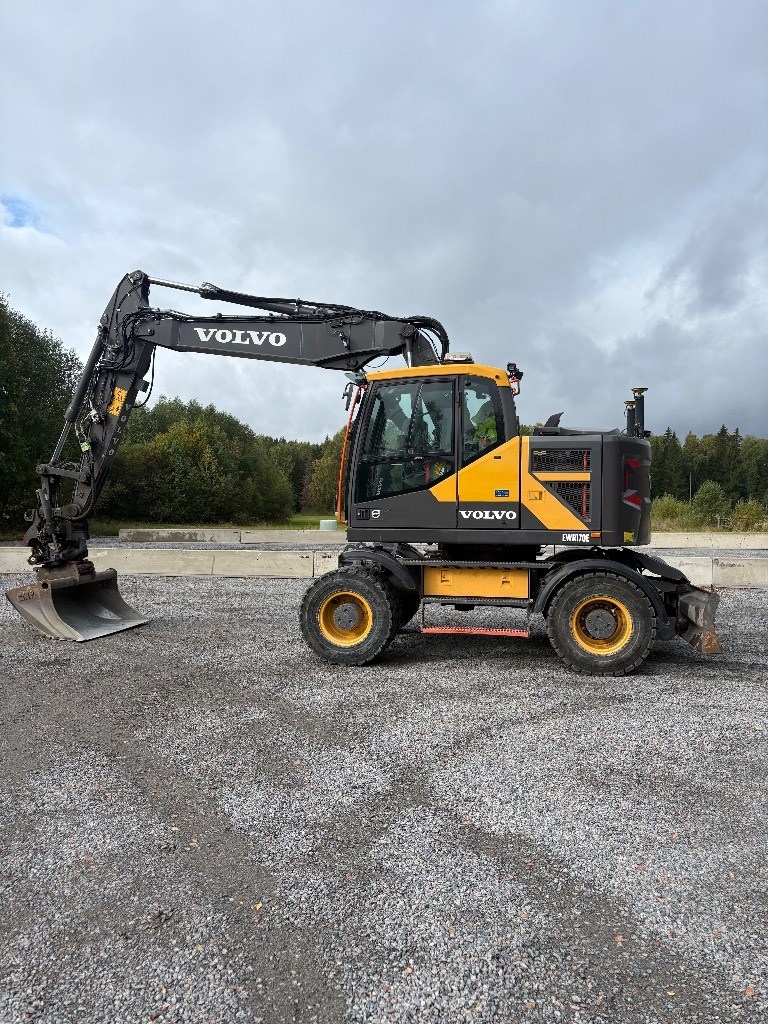 Pelle sur pneus Volvo EWR 170 — occasion 2019, 8 000 h
