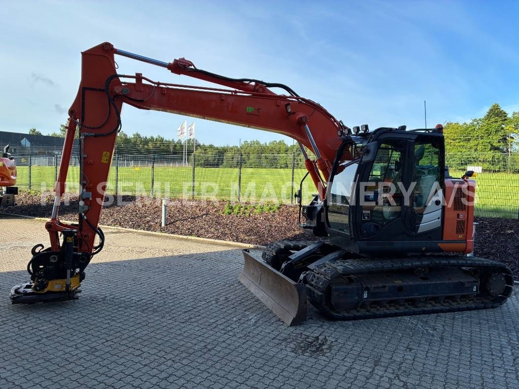 Hitachi ZX135US