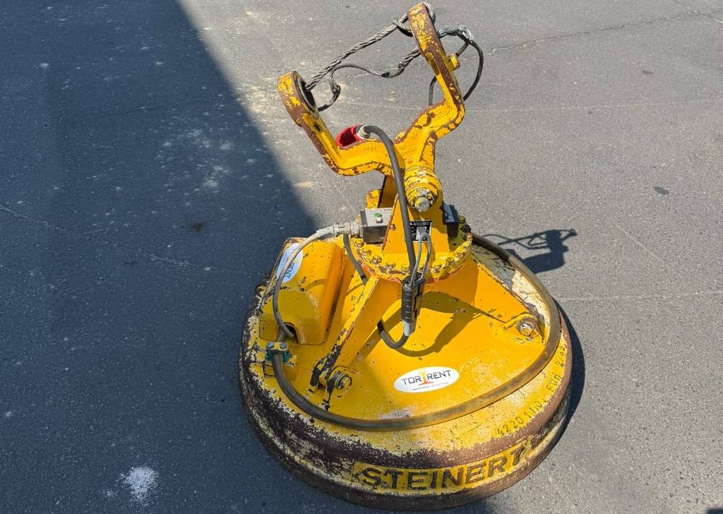 Electric magnet to excavator for steel scrap STEIN